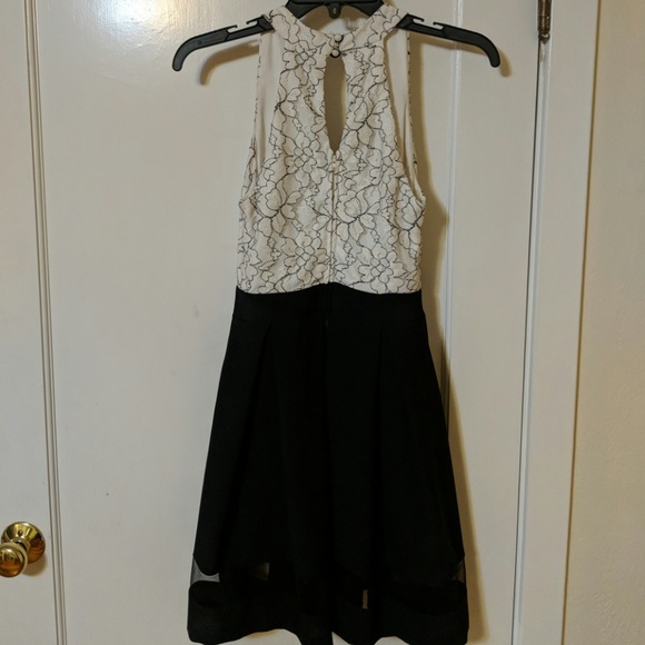 Formal dress - Picture 2 of 4